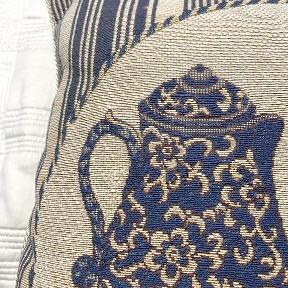 Blue & Cream 18" Pillow Stripes Chinoiserie-Style Lemons Pitchers Bowl Zip Close - Picture 5 of 9